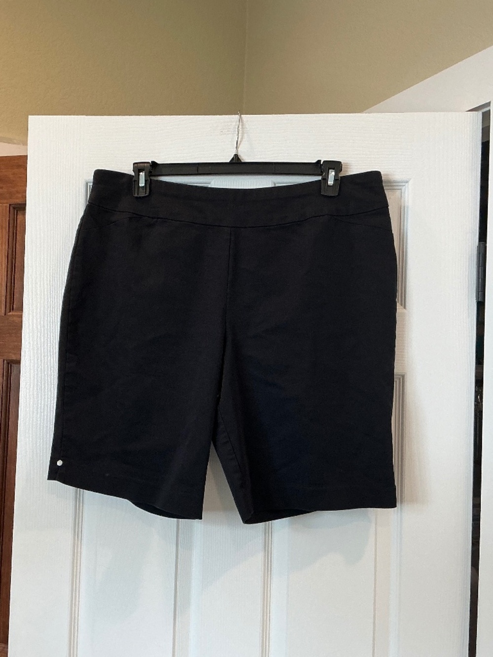 Croft & Barrow Polished Bermuda Pull On Shorts Black 18